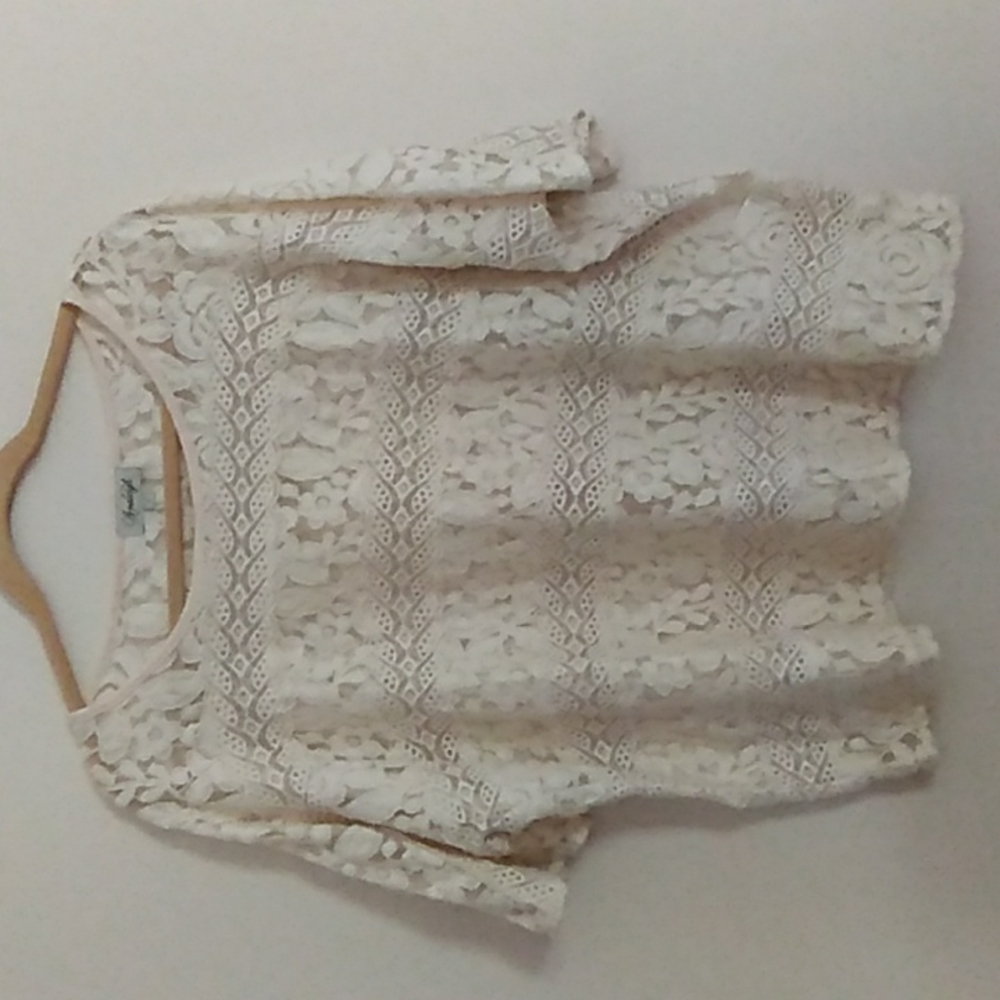 Avaleigh Short Sleeve Open Lace Cream Top SZ S